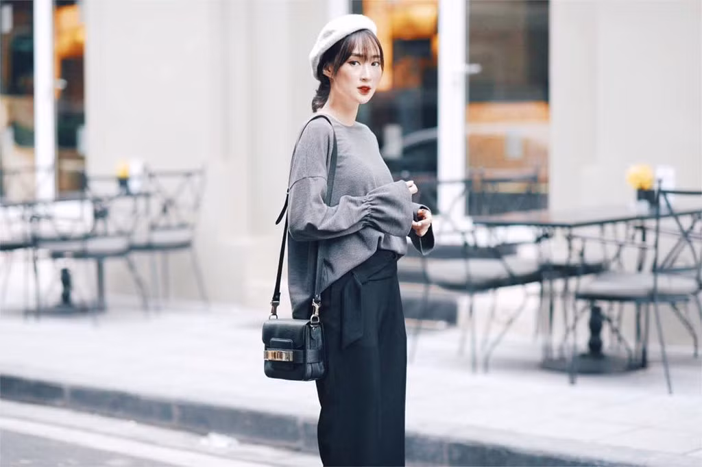 Sun HT, tên thật là Đoàn Nhật Minh, 24 tuổi, là hot girl Hà Thành, bạn thân của Chi Pu. Cô công khai hẹn hò với Phở Đặc Biệt vào năm 2016. Sun HT sở hữu vẻ ngoài ấn tượng và phong cách thời trang trẻ trung, hiện đại. Hiện cô được biết đến với vai trò người mẫu lookbook cho nhiều shop thời trang.