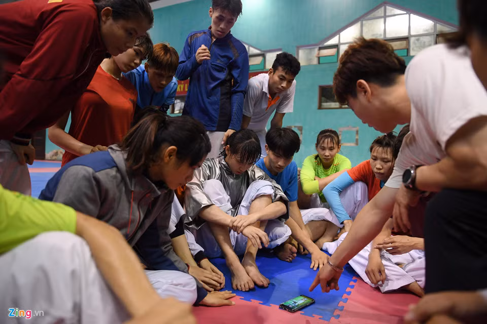 Dưới sự dẫn dắt chuyên nghiệp, trực quan và cực kỳ nghiêm khắc của chuyên gia Hàn Quốc, tuyển taekwondo Việt Nam sẽ kỳ vọng bảo vệ thành tích nhất toàn đoàn tại SEA Games 28 (5 huy chương vàng, 3 huy chương bạc) trong bối cảnh cuộc cạnh tranh huy chương của các nước sẽ càng bó hẹp và khốc liệt hơn trước bởi điều lệ mới.