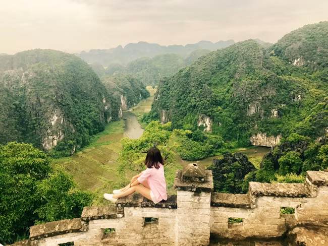 Toàn cảnh Tam Cốc Bích Động nhìn từ hang Múa.