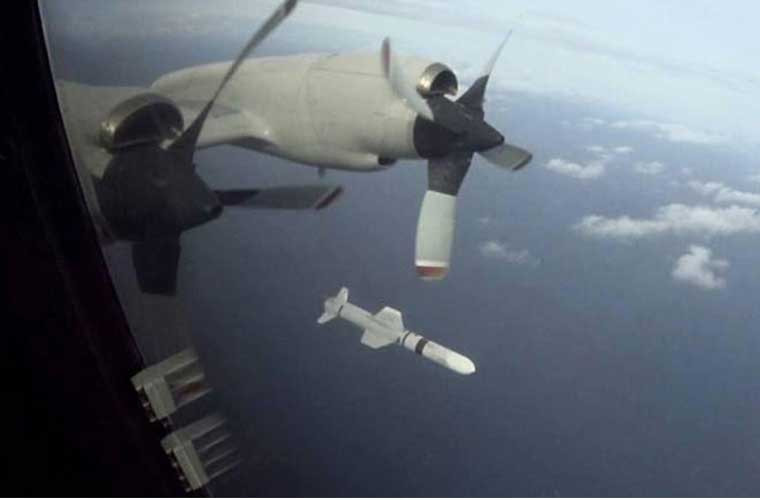 Trong tác chiến chống hạm tàu mặt nước, SC-130J có khả năng mang tên lửa chống hạm Harpoon.