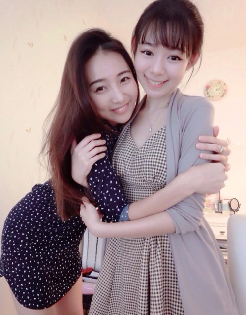 Em gái của Brandy Akiko là Ming Chen - hot girl gây nên một cơn sốt mạng cực lớn thời gian gần đây khi được phong danh "cô gái hoàn mỹ nhất Malaysia". 