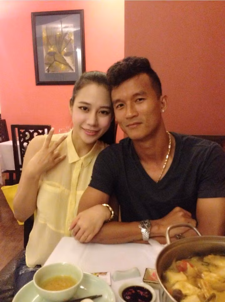  Cặp trai tài - gái sắc xuất hiện trong nhiều bức ảnh thân mật khiến fan phát cuồng. 