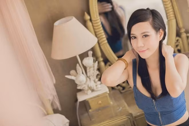  Trà My luôn tôn trọng và tự hào về người yêu. Cô không bỏ lỡ trận đấu nào của Tiến Thành cho CLB Ninh Bình. Sau này Tiến Thành chuyển vào Nam thi đấu cho B. Bình Dương, Trà My vẫn luôn dõi theo, cổ vũ, khích lệ tinh thần cho người yêu. Ra Bắc, vào Nam, Tiến Thành và tình yêu giữa anh cùng Trà My cũng vì thế mà phải trải qua nhiều thử thách. 