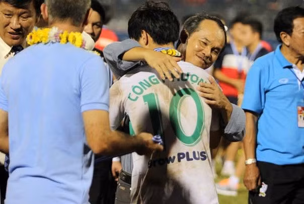 Thua vo mat, Cong Phuong va dong doi van linh thuong khung-Hinh-2