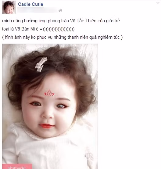 Hot girl Elly Trần cũng chụp ảnh bé Cadie và dùng ứng dụng chụp ảnh Võ Tắc Thiên khiến các fan, cư dân mạng phải ngỡ ngàng. 
