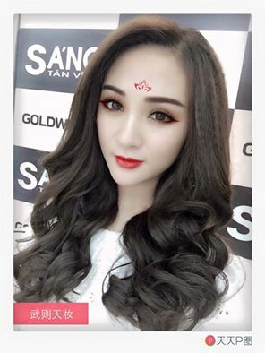  Say đắm, mê mẩn tạo hình Võ Tắc Thiên trong bộ phim đang gây sốt, nhiều bạn trẻ Việt, các trai xinh, gái đẹp đã tìm cách trang điểm cho mình giống nhân vật này. 