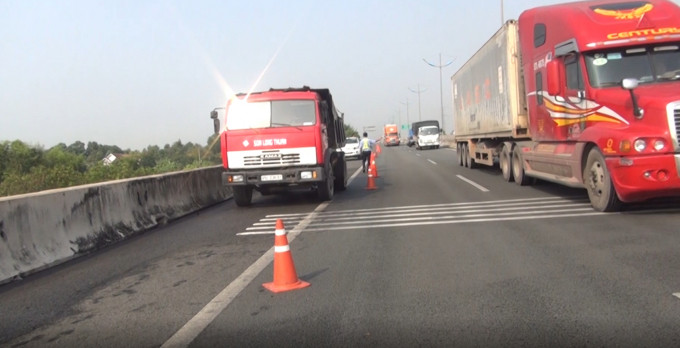 Hiện trường xảy ra vụ cháy xe.