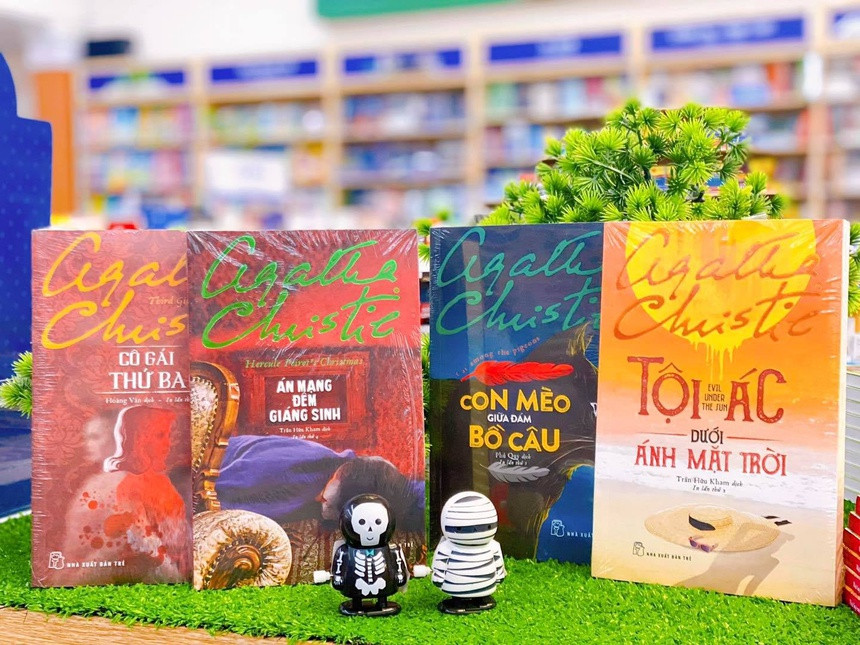 Don Halloween qua nhung trang sach