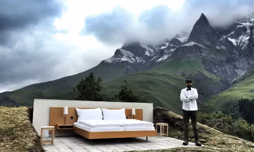 Được thành lập vào năm 2008, khách sạn là ý tưởng của hai anh em Frank, Patrik Riklin và đối tác kinh doanh Daniel Charbonnier.