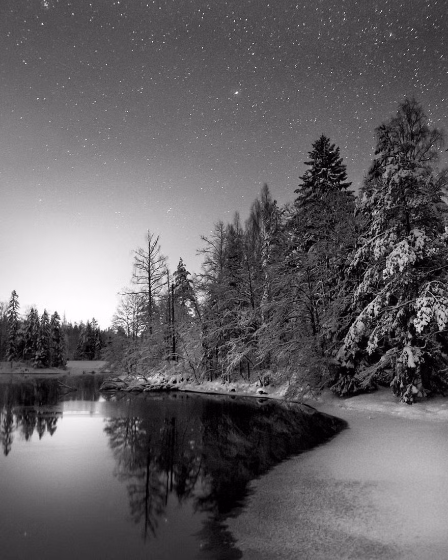 Mùa đông với nhiệt độ thấp kỷ lục kèm theo tuyết rơi dày tuy gây xáo trộn cuộc sống của người dân ở các nước châu Âu nhưng cũng tạo nên những hình ảnh vô cùng đẹp mắt. Ảnh: Instagram dovlindphoto.