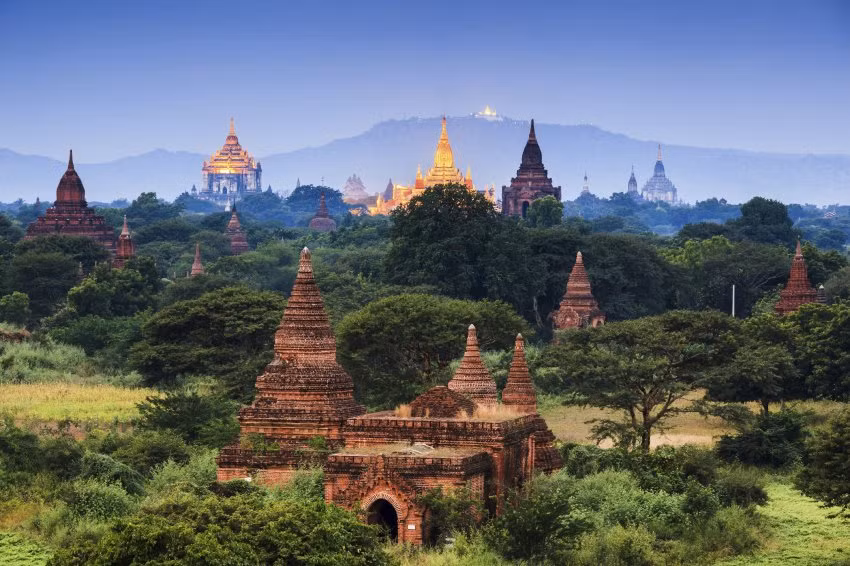 Myanmar là một quốc gia nằm ở phía tây Đông Nam Á. Đất nước này sau nhiều năm bị cấm vận và hạn chế với thế giới bên ngoài nên vẫn còn bảo tồn được rất nhiều di tích lịch sử. Bạn sẽ phải choáng ngợp trước kiến trúc chùa tháp có một không hai này. Ảnh: lkunl/ Getty Images/ Lonely Planet.
