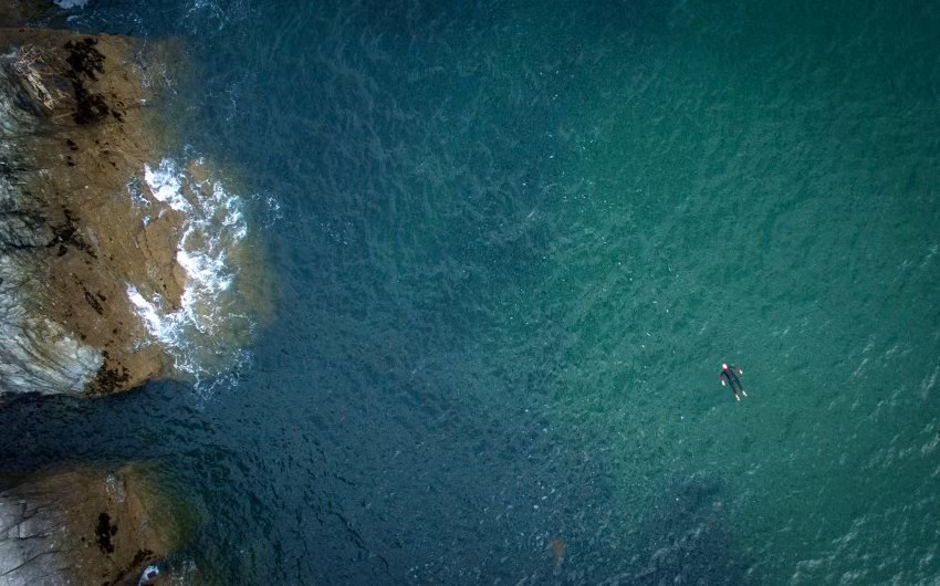 Một mẹo cho người mới bắt đầu sở thích kỳ lạ này là: "Hãy làm tất cả mọi thứ thật chậm cho đến khi bạn cảm thấy tốt. Hãy ra khỏi nước khi bạn bắt đầu cảm thấy lạnh..."