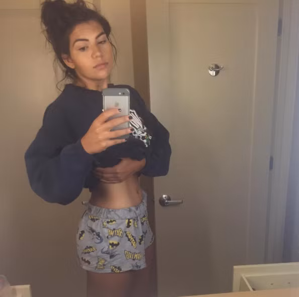 Chia sẻ quá trình tập luyện của mình lên mạng xã hội Instagram.,Laura đã thu hút được một lượng lớn fan hâm mộ và trở thành hình mẫu lý tưởng để những người mắc bệnh béo phì học hỏi. Ảnh: Instagram theirongiantess.