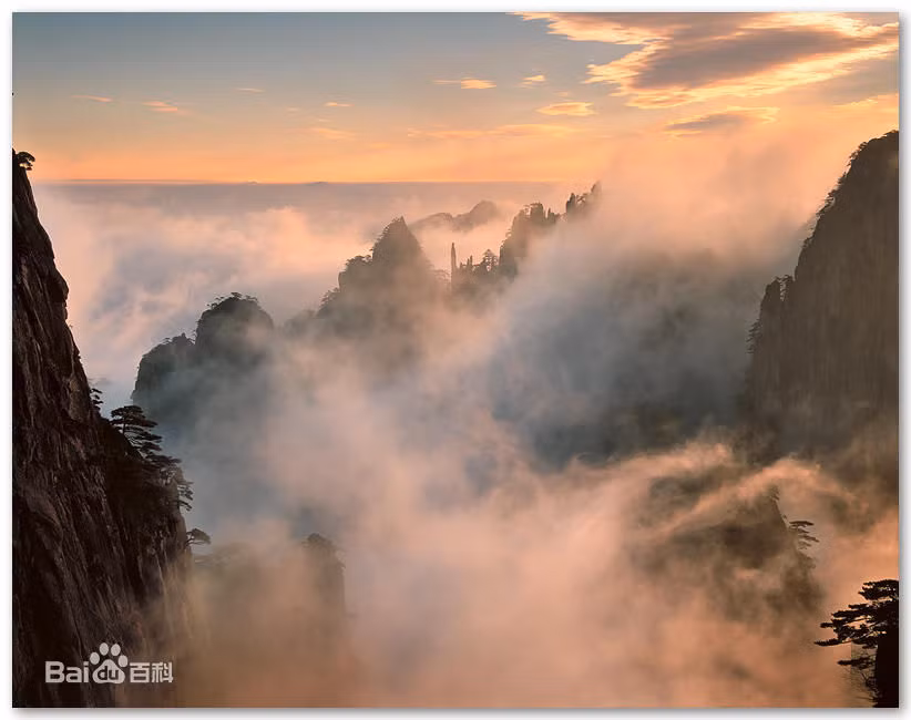 Do các đỉnh núi thường được phủ mây nên người ta có thể quan sát chúng từ phía trên và thấy các hiệu ứng ánh sáng đặc biệt. Tính trung bình thì hiện tượng Phật quang chỉ xuất hiện đôi lần một tháng. Ảnh: Baike.