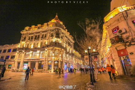 Chính vì nằm gần kề với nước Nga nên thành phố này mang rất nhiều nét kiến trúc tương đồng với phong cách châu Âu nói chung và Byzantine nói riêng.