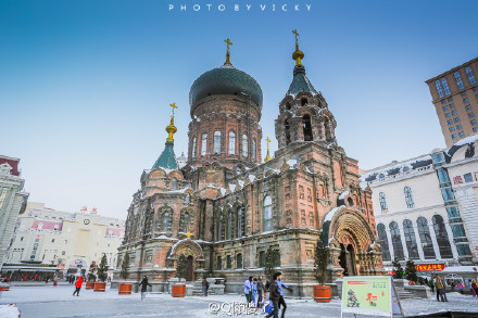 Một trong những kiến trúc tiêu biểu của thành phố này là nhà thờ Sophia, được xây dựng với diện tích 721 m2, cao 53.3 m. Nhà thờ nổi bật giữa thành phố với phong cách kiến trúc Byzantine kinh điển.