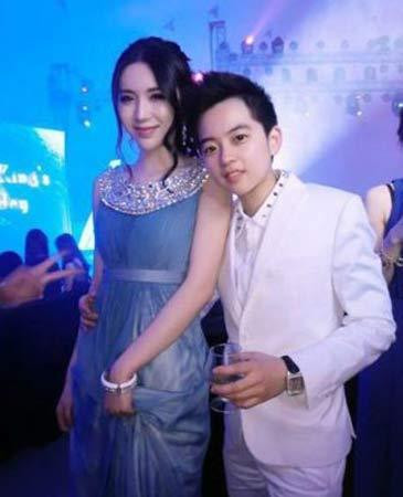 Cậu từng được cho là có quan hệ tình cảm với một người mẫu 19 tuổi có tên là Vanessa Yang.