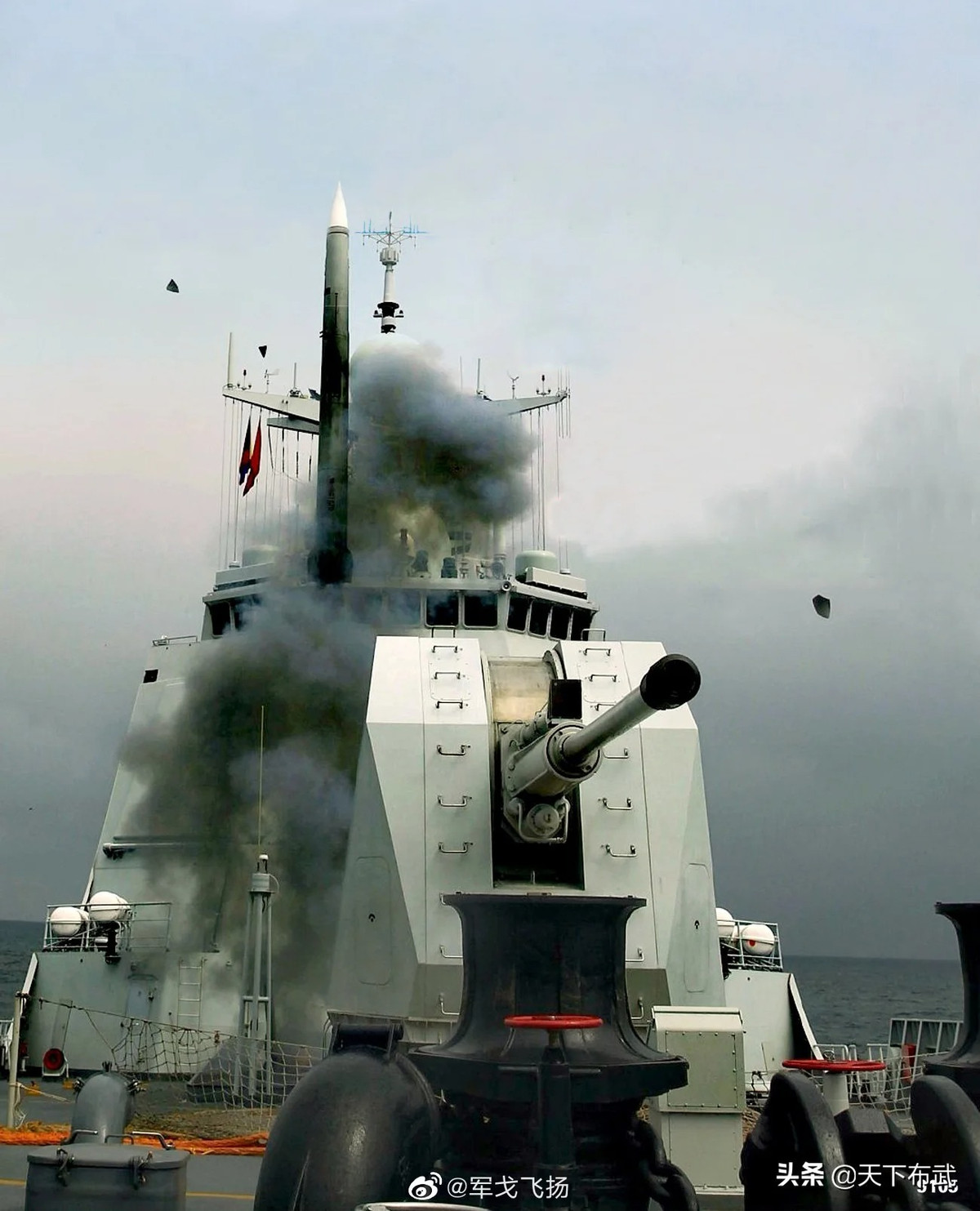 Bên cạnh đó, chiến hạm còn chở theo các tên lửa hành trình tấn công mặt đất CJ-10, tên lửa chống ngầm CT-5 và tên lửa chống hạm TY-83 bên cạnh các tên lửa đất đối không tầm trung.