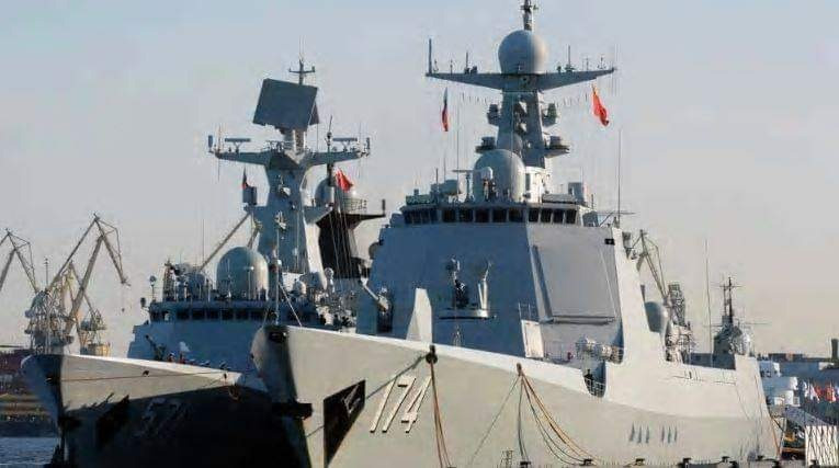 Tàu khu trục lớp 052D có lượng choán nước 7.500 tấn và đạt tốc độ 30 hải lý/giờ. Tàu được trang bị hệ thống radar mảng pha quét điện tử chủ động (AESA) tiên tiến và hệ thống phóng thẳng đứng cho tên lửa đất đối không, tên lửa đất đối đất và tên lửa chống ngầm.