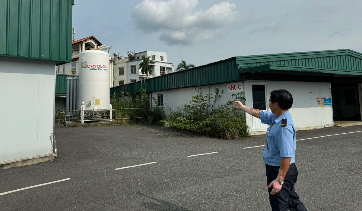 Ngày 17/1/2023, Sở Y tế TP HCM đã tổ chức diễn tập kích hoạt cho BVDC số 13 hoạt động với quy mô 100 giường hồi sức tích cực. Việc duy trì nhằm tiếp nhận bệnh nhân, dự phòng xử lý trong tình huống COVID-19 gia tăng, khẩn cấp như thời gian qua là cần thiết. Song đến nay Bộ Y tế đã điều chỉnh bệnh COVID-19 từ bệnh truyền nhiễm nhóm A sang bệnh truyền nhiễm thuộc nhóm B nên việc giải thể bệnh viện để sử dụng nguồn lực hiệu quả được dư luận đánh giá là phù hợp.