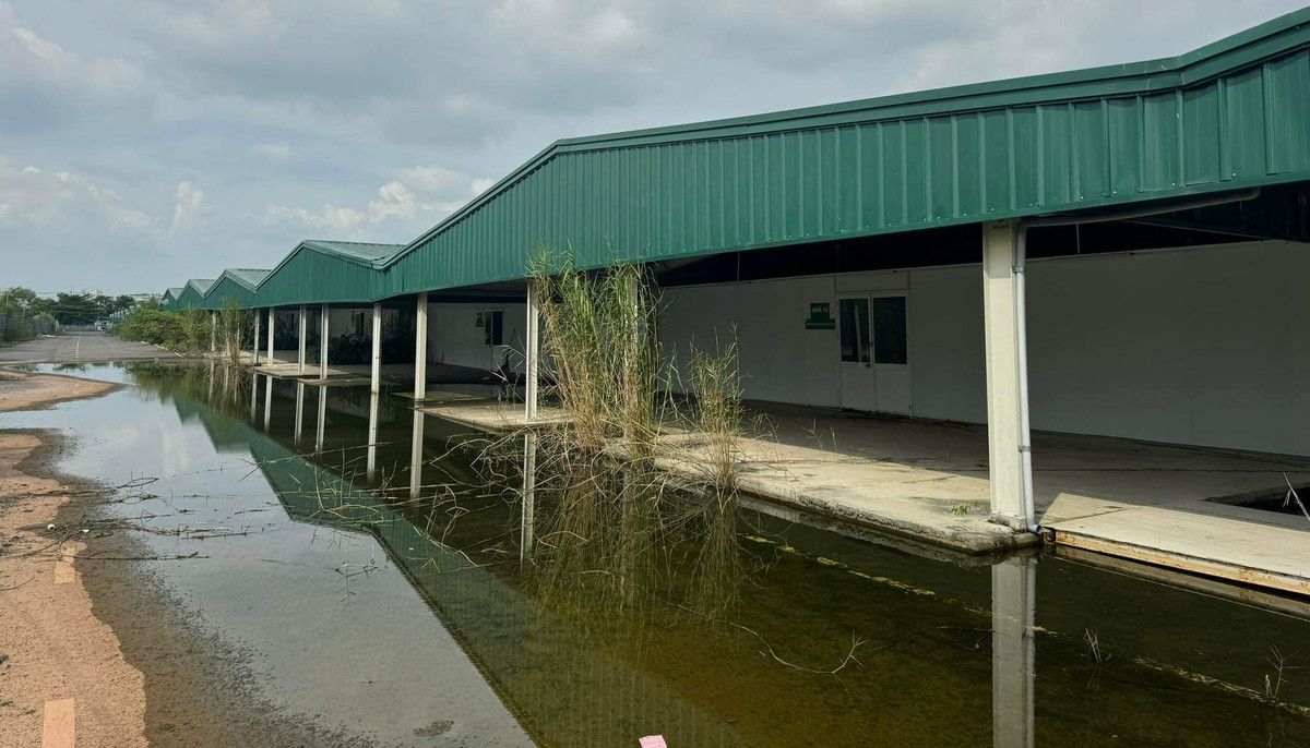 Dãy 12 gian nhà thuộc khu hồi sức người mắc COVID-19 bệnh nặng BVDC số 13.