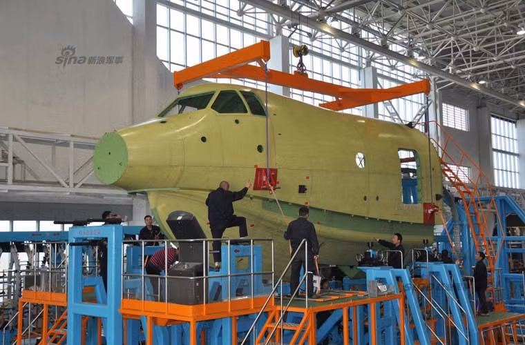 Cận cảnh phần đầu thủy phi cơ lớn nhất thế giới AG-600 đang được chế tạo tại nhà máy của AVIC.