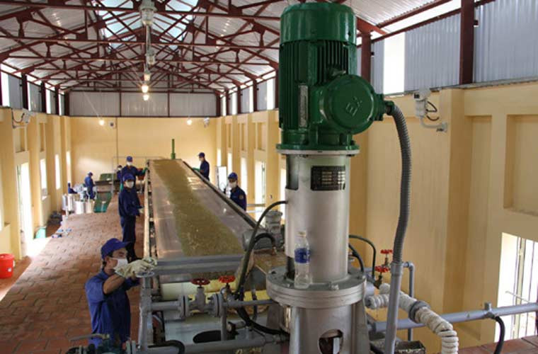 Dây chuyền sản xuất thuốc nổ công nghiệp của Nhà máy Z115. Ảnh: Báo điện tử Bộ Quốc phòng