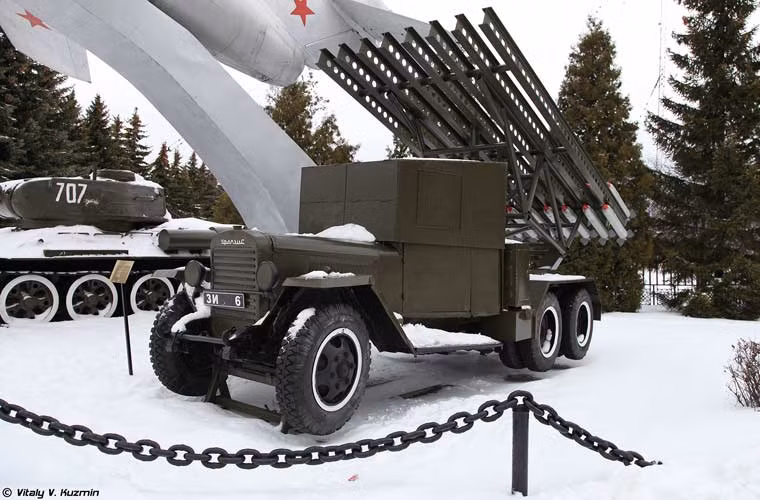 Pháo phản lực phóng loạt BM-13.