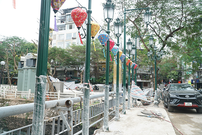 Hệ thống đèn chiếu sáng, trang trí mới trên tuyến phố.