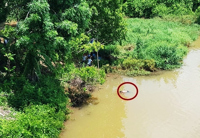 Có mặt tại hiện trường, Công an huyện Phú Bình và Công an tỉnh Thái Nguyên xác định nạn nhân là nam giới, đã tử vong nhiều giờ trước đó. Khi được tìm thấy, thi thể này chỉ mặc một chiếc quần đùi. Tiến hành khám nghiệm phát hiện phần đầu, thân trên của nạn nhân có rất nhiều vết bầm tím, vết rách do vật sắc gây nên. Công tác giám định cũng cho thấy người đàn ông xấu số này đã tử vong trước khi bị ném xuống sông. (Ảnh minh hoạ, nguồn ảnh: CAND)