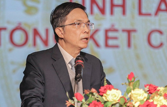 Ngoài nhân sự Phó Chủ tịch UBND tỉnh, HĐND tỉnh cũng thông qua việc miễn nhiệm nhiều chức danh khác như: Miễn nhiệm Phó Chủ tịch UBND tỉnh Lâm Đồng đối với ông Đặng Trí Dũng vì được điều động làm Bí thư thành ủy Đà Lạt.