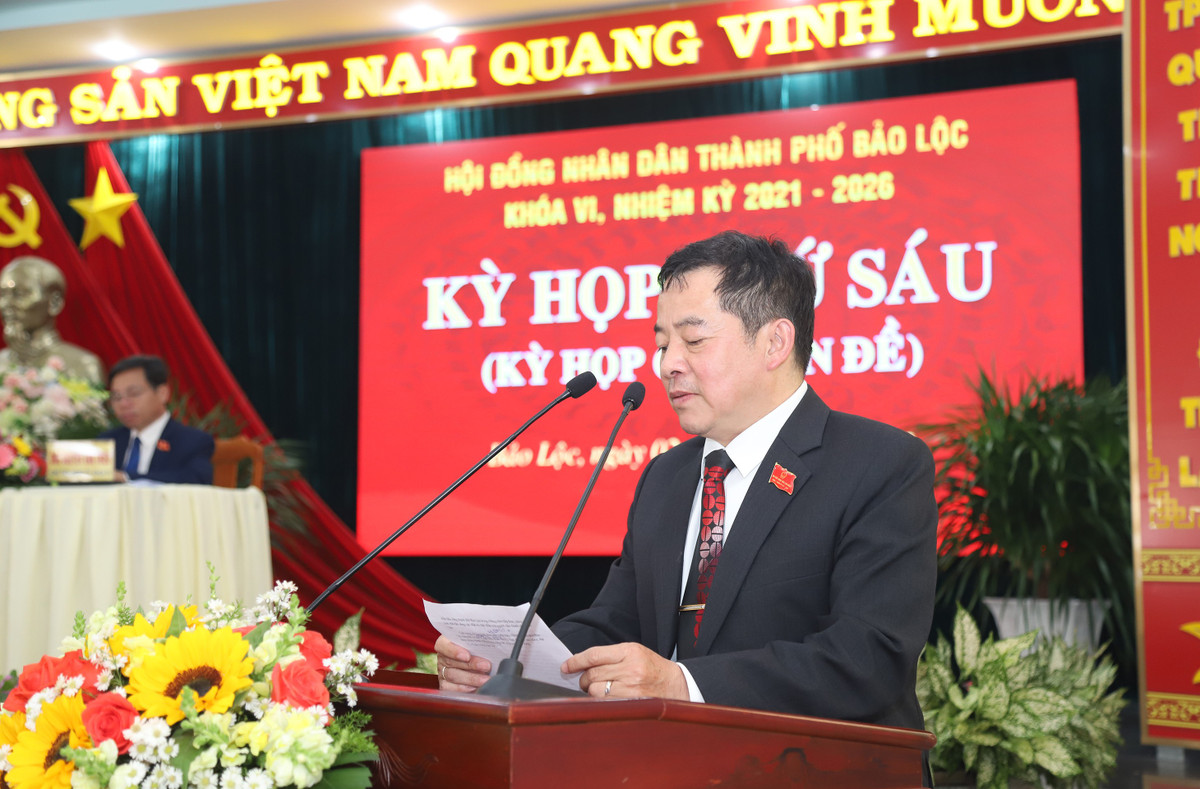 Và ông Nguyễn Văn Phương - Trưởng ban Kinh tế ngân sách HĐND tỉnh Lâm Đồng giữ chức vụ Chủ tịch UBND TP Bảo Lộc.