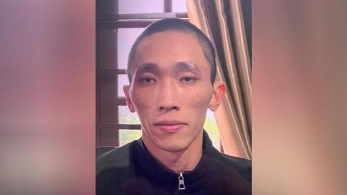  Tóm gọn nghi phạm cướp tiệm vàng ở Bắc Giang: Ngày 9/12, Công an huyện Yên Dũng (Bắc Giang) cho biết, đơn vị phối hợp với Phòng Cảnh sát hình sự, Công an tỉnh Bắc Giang đã bắt giữ tên cướp tiệm vàng Quang Hương khi đối tượng đang lẩn trốn tại huyện Hữu Lũng, tỉnh Lạng Sơn. Nghi phạm là Đào Ngọc Toàn (SN 1997, trú tại xã Song Khê, TP Bắc Giang).