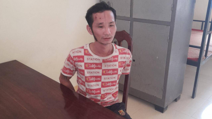  Mâu thuẫn, dùng rựa chém bố đẻ tử vong: Tối 26/2, tại xã Sơn Thủy, huyện Lệ Thủy, Quảng Bình, do xảy ra mâu thuẫn nên Nguyễn Văn Minh (SN 1989, trú tại địa phương) đã dùng rựa tấn công bố đẻ là ông Nguyễn Xuân D. (SN 1955) khiến nạn nhân tử vong. 