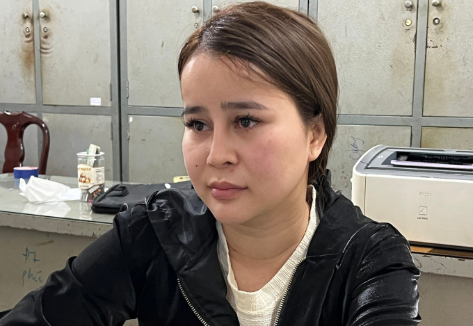 Cảnh sát bao vây, giải cứu 14 cô gái bị giang hồ giam giữ: Ngày 5/12, Nguyễn Thị Cẩm Tuyền (tức Tố Linh, 31 tuổi) và chồng Trần Đình Hưng cùng 11 người khác bị Công an Đồng Nai tạm giữ hình sự để điều tra về các tội: Bắt giữ người trái pháp luât, Cưỡng đoạt tài sản, Cho vay lãi nặng trong giao dịch dân sự, Tổ chức hoạt động bán dâm và Lừa đảo chiếm đoạt tài sản.