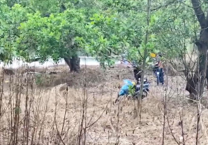  Phát hiện thi thể nam giới ở hồ Suối Giai: Ngày 2/12, Công an tỉnh Bình Phước cho biết, chiều 1/12, một số học sinh đi chơi ở khu vực bờ hồ Suối Giai (thuộc ấp Minh Hòa, xã Tân Tiến, huyện Đồng Phú, tỉnh Bình Phước) thì phát hiện thi thể một người đàn ông đang nổi gần bờ hồ. Tại hiện trường, danh tính nạn nhân chưa được xác định, nạn nhân tử vong trong tư thế nằm sấp, cách bờ khoảng 5m, trên người mặc áo thun màu xanh, quần tây màu đen. Theo nhận định từ cơ quan chức năng, nạn nhân có thể đã tử vong từ vài ngày trước. 