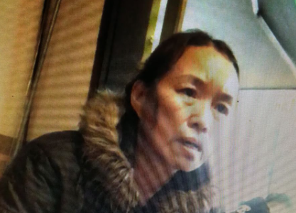  Nữ giáo viên lừa xin việc, chiếm đoạt hàng tỷ đồng: Trịnh Thị Đào (59 tuổi, trú huyện Như Xuân, tỉnh Thanh Hóa) tự nhận mình quen biết những người có khả năng xin chạy vào biên chế trong lực lượng Công an. Qua đó, bị can lừa nhiều người ở Thanh Hóa, chiếm đoạt tiền tỷ. Ngày 1/12, Công an huyện Như Xuân cho biết vừa khởi tố bị can, bắt tạm giam bà Trịnh Thị Đào về tội Lừa đảo chiếm đoạt tài sản. 