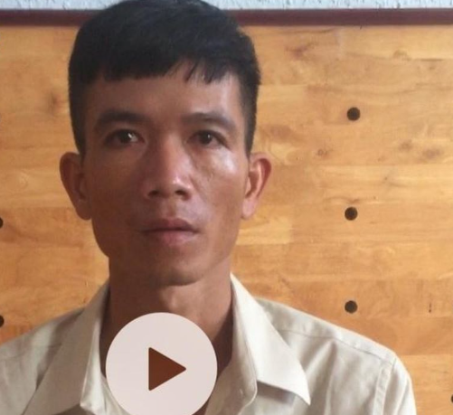  Đột nhập vào nhà người yêu hiếp dâm vì đòi chia tay: Chỉ vì người yêu không chịu hàn gắn tình cảm, Cầm Bá Tư (SN 1995, trú tại xã Ia Lốp, huyện Ea Súp, tỉnh Đắk Lắk) mang theo 2 con dao rồi nửa đêm đột nhập vào nhà bạn gái tên B. (SN 2005, trú cùng huyện Ea Súp) để thực hiện hành vi hiếp dâm và đâm nạn nhân gây thương tích rồi bỏ trốn. Ngày 1/12, VKSND tỉnh Đắk Lắk cho biết, đơn vị đã phê chuẩn Quyết định khởi tố bị can và tạm giam đối với Cầm Bá Tư về các tội “Giết người” và “Hiếp dâm”. 