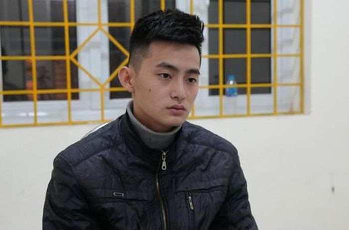  Dùng kéo giết người vì ly rượu 'giao lưu': Phạm Hoàng Phúc (SN 2005, trú thị trấn Bảo Lạc, huyện Bảo Lạc, tỉnh Cao Bằng) và nhóm bạn ngồi uống rượu tại tầng 2 quán H.H thuộc tổ 6, thị trấn Bảo Lạc. Thời điểm này, tại quán cũng có một nhóm thanh niên khác đang ngồi uống rượu, trong đó có Hoàng Văn Quyết (SN 1993, trú huyện Bảo Lạc). Dù không quen biết, nhưng trong lúc nhậu, Quyết đã sang bàn của Phúc mời rượu để "giao lưu". Tuy nhiên, giữa Quyết và Phúc lại xảy ra cãi vã, Phúc đã dùng kéo đâm Quyết tử vong. Ngày 5/12,Công an tỉnh Cao Bằng cho biết đã tạm giữ Phúc để điều tra, làm rõ. 