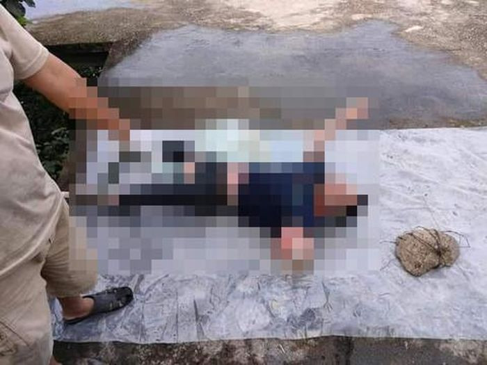  Phát hiện thi thể nam thanh niên trên sông, cổ có treo cục đá lớn: Ngày 5/12, Công an huyện Thủ Thừa, tỉnh Long An cho biết người dân ấp Vàm Kinh (xã Bình An) vừa phát hiện một thi thể tại đoạn kênh khu vực cầu Vàm Thủ (kênh Thủ Thừa). Theo nhân dạng, đây là thanh niên độ tuổi từ 25 - 35, trên tay có hình xăm, mặc áo hiệu Happy Clean (Công ty Vệ sinh chuyên nghiệp), quần jean màu đen... không giấy tờ tùy thân. Do trên cổ có cột sợi dây buộc vào cục đá nên chưa rõ nguyên nhân cái chết, hiện Công an huyện tập trung điều tra truy xét để làm rõ tung tích nạn nhân. 