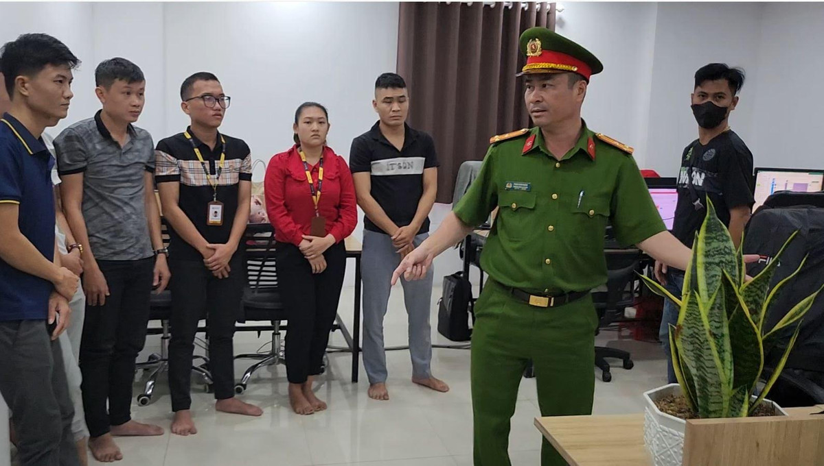 Sau khi nắm tình hình, Công an quận 12 báo cáo Ban Giám đốc Công an TP HCM. Đại tá Mai Hoàng sau đó chỉ đạo Công an quận 12 chủ trì, phối hợp với Phòng Cảnh sát hình sự Công an TP HCM lên kế hoạch triệt phá thành công.