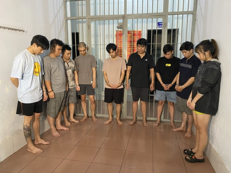 Danh tính những người này gồm Phạm Lê Duy (25 tuổi, quê Vĩnh Long), Bùi Thị Thu Huyền (25 tuổi, quê Gia Lai), Nguyễn Thị Quyên (19 tuổi, quê Thanh Hóa), Nguyễn Văn Hiếu (24 tuổi, quê Đắk Lắk), Lê Thế Bình (30 tuổi, quê Đắk Lắk), Lê Khánh Duy (24 tuổi, quê tỉnh Gia Lai), Phạm Thị Ngọc Tính (24 tuổi, quê Bình Định), Đinh Thanh Long (27 tuổi, quê Bình Định), Hoàng Trọng Hiếu (23 tuổi, ngụ huyện Hóc Môn), Nguyễn Duy Khanh (23 tuổi, ngụ quận Tân Phú), Lê Quang Khải (27 tuổi, quê Gia Lai); Lê Thanh Duy (24 tuổi, quê Cà Mau và Phan Thanh Trường (31 tuổi, quê Gia Lai). 