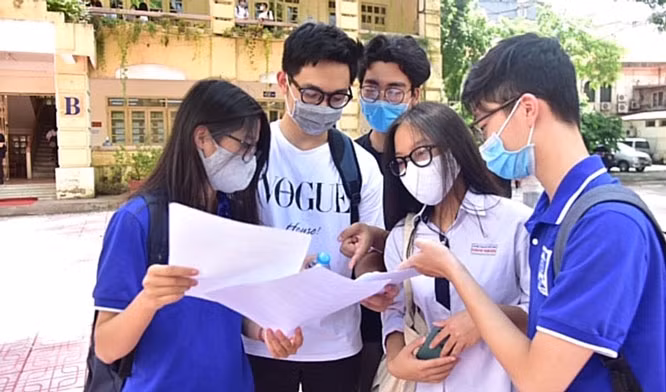 Thí sinh cần đọc kỹ thông tin trên Phiếu đăng ký dự thi và bản hướng dẫn ghi phiếu trước khi thực hiện đăng ký dự thi (cả trực tuyến và trực tiếp).