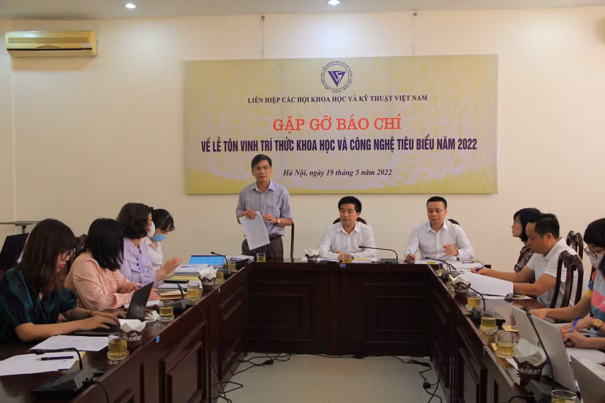 Vinh danh 106 tri thuc Khoa hoc va Cong nghe tieu bieu nam 2022