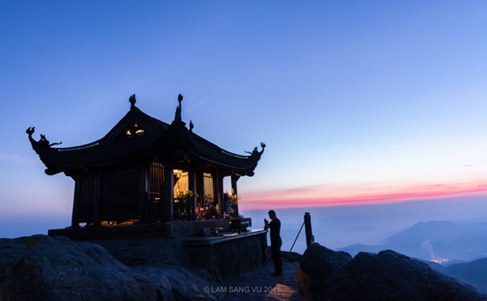 Rừng Quốc gia Yên Tử thuộc địa bàn phường Phương Đông và xã Thượng Yên Công, thành phố Uông Bí, tỉnh Quảng Ninh, cách thành phố Hạ Long 40 km và cách thủ đô Hà Nội 150 km. 