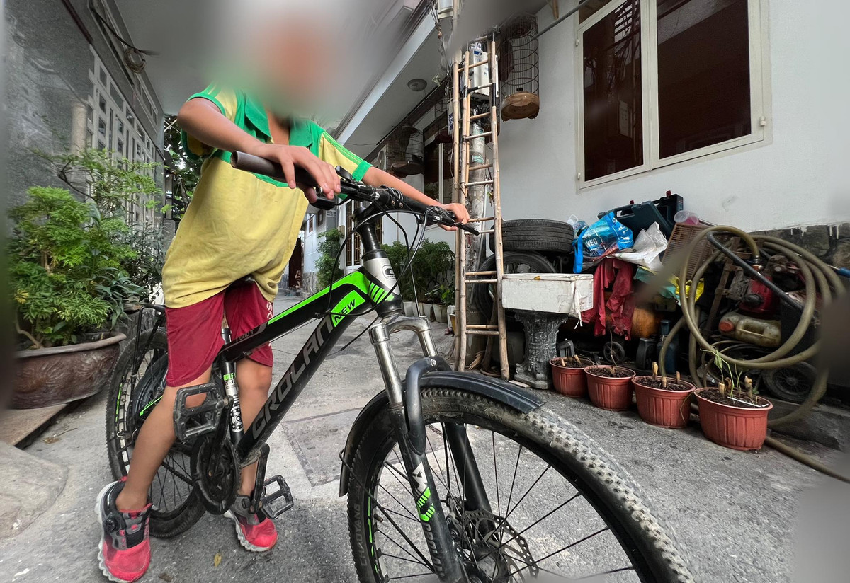 Tinh tiet khong ngo be trai 13 tuoi dap xe gan 200 km tham... ban gai