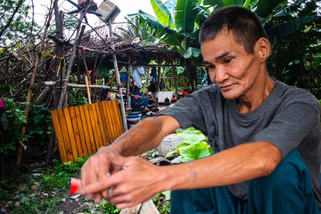 Su that hoan canh cuu chien binh song trong leu hoang, nhat ve chai o Ha Noi