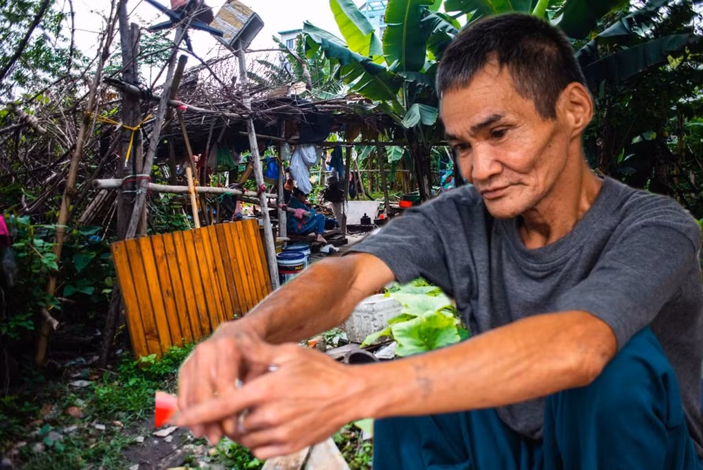 Su that hoan canh cuu chien binh song trong leu hoang, nhat ve chai o Ha Noi