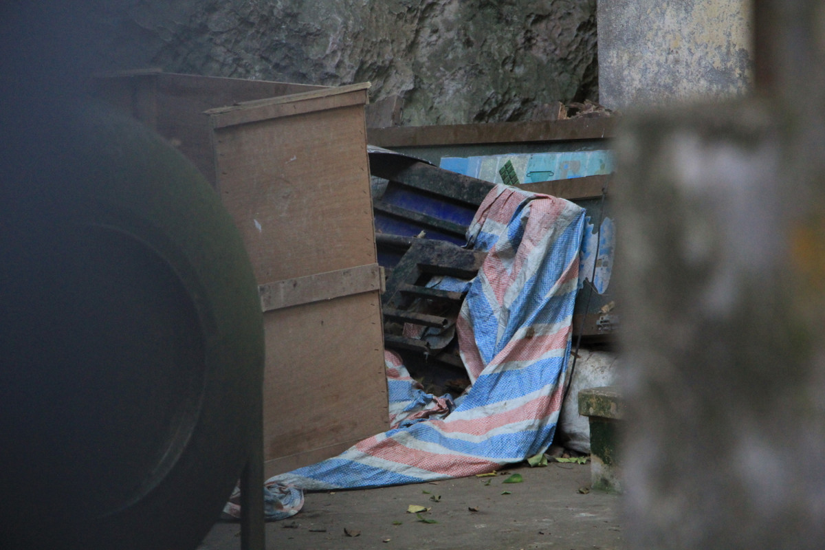 Cảnh tượng nhếch nhác của di tích núi Bài Thơ khiến nhiều người không khỏi tiếc nuối.