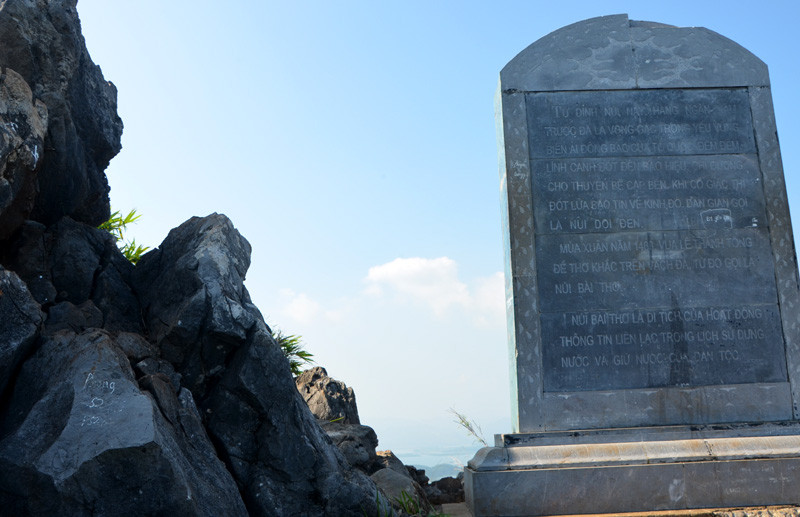 Đặc biệt, việc đóng cửa khiến công tác phổ biến, quảng bá vẻ đẹp thiên nhiên vịnh Hạ Long và giá trị lịch sử văn hóa bài thơ của vua Lê Thánh Tông khắc lên vách đá vào mùa xuân năm 1468 bị hạn chế, mai một. 